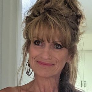 Meet your Posher, Deena